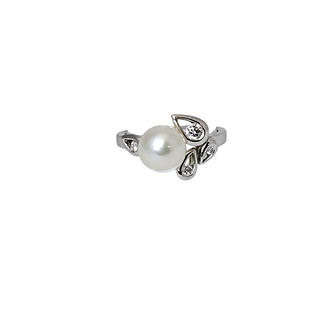 14k White Gold and Pearl Ring
