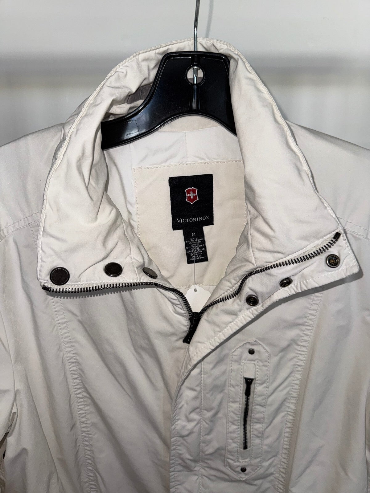 Victorinox White Coat, Size Medium