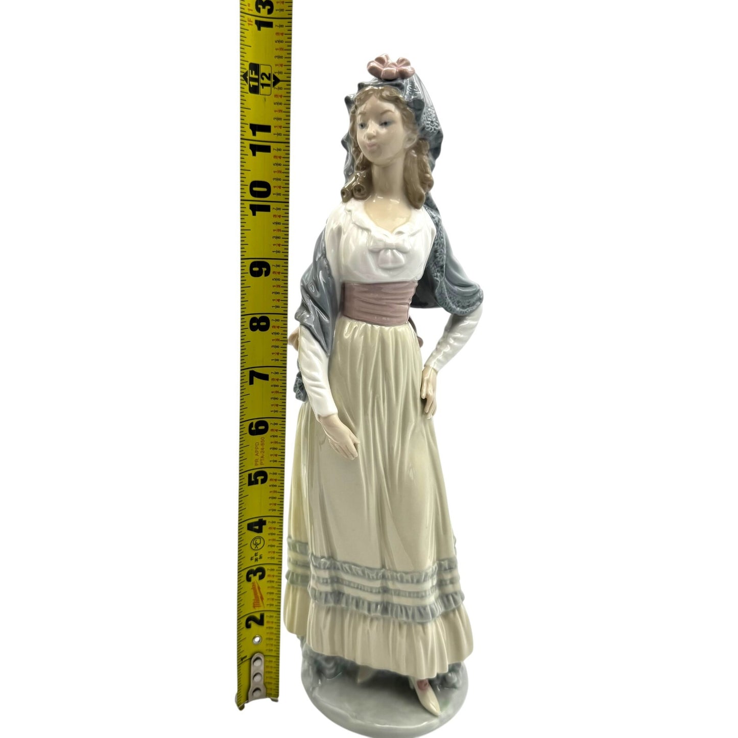 Lladro "Goya Lady" Porcelain Figurine